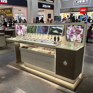 Tùy Chỉnh Nhà Máy Trực Tiếp Sang Trọng Hiện Đại Vẻ Đẹp Salon Hiển Thị Đứng Chăm sóc Da Mỹ Phẩm Kệ Cho Cửa Hàng Sản Phẩm Cho Showcase - Product Image 4