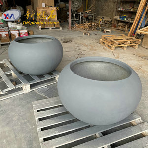 Nuevas macetas redondas Magic Stone Grc para exteriores, ideales para parques y centros comerciales. - Product Image 4
