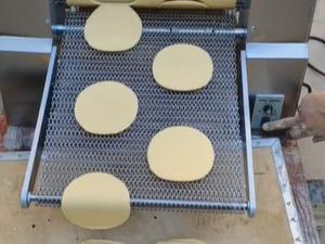 Máquina automática para hacer triángulo de maíz frito para bocadillos inflados de maíz - Product Image 6