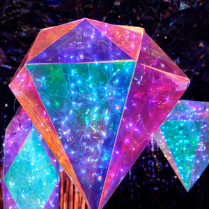 Ornement de Noël en diamant prismatique arc-en-ciel, créant des reflets colorés dans les installations suspendues - Product Image 1