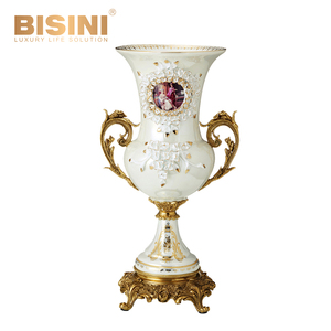 Candelabro Decorativo di Lusso in Stile Barocco Francese, Realizzato a Mano in Rame e Porcellana, Dipinto a Mano - Product Image 2