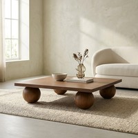Table basse carrée en bois brun vintage au design minimaliste, style rustique