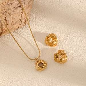 Conjunto de collar y aretes geométricos de acero inoxidable, diseño de anillo triangular, unisex, para uso diario, joyería fina - Product Image 2