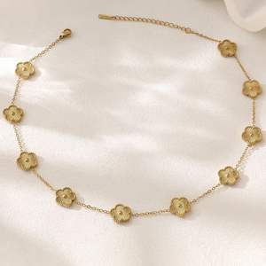 Commercio all'ingrosso della fabbrica di moda transfrontaliera buddhismo <span class=keywords><strong>simbolo</strong></span> delle donne oro 18K cinque foglie collana di fiori di moda ciondolo collane - Product Image 6