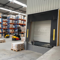 Plateforme de chargement et de déchargement pour la logistique de stockage frigorifique moderne avec porte mécanique à vis et système d'étanchéité