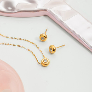 Conjuntos de Joyería Minimalistas de Moda, Chapados en Oro de 18k PVD, Acero Inoxidable, Diseño Pequeño, Antideslustre, Juego de Aretes y Collar para Regalo - Product Image 6