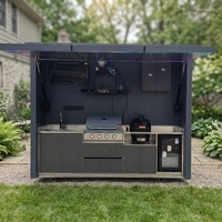 Ensemble de cuisine extérieure complet avec abri, îlot BBQ de luxe en acier inoxydable, armoires modulaires pour patio et jardin