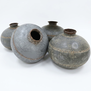 Vase rond vintage en fer Nagori Matka pour la décoration de l'entrée, du jardin, du salon, de la ferme ou de la maison - Product Image 1
