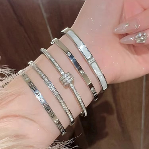 Set di <span class=keywords><strong>Bracciali</strong></span> in Acciaio Inossidabile 316L, Bracciale dell'Amicizia per Donne, Placcato in Oro 18K, Marca TX, Moda Guangzhou Cina, Vendita all'Ingrosso - Product Image 4