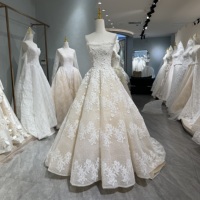 Robe de mariée coupe princesse en dentelle florale 3D, taille basque, traîne cathédrale, ivoire, 2026, perlée, sur mesure, vente en gros