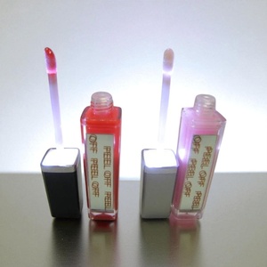 Tubos de brillo de labios con luz LED Cosmético de plástico vegano libre de crueldad con color personalizado y múltiples capacidades - Product Image 6