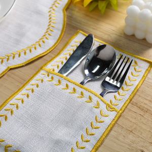 Vente en gros Ramadan lin texturé bord festonné brodé pré plié serviette de poche avec pochette à couverts pour le rassemblement Iftar - Product Image 6