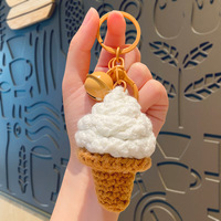Porte-clés pendentif en peluche mignon dessin animé Madonna tricoté étudiant cartable suspendu jouet petit cadeau en gros pour les couples