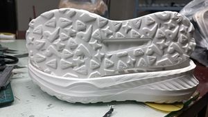 Sepatu kasual mode 2024 sol logo kustom cetak ringan dan elastis tinggi Eva sol luar grosir bahan pembuat sepatu - Product Image 4