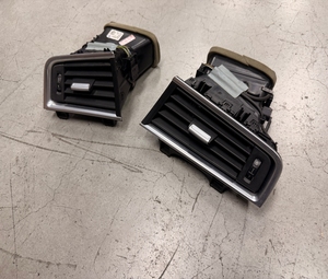 Les grilles d'aération à gauche et à droite des sorties de climatisation de l'atelier classique de haute qualité 5GT F07 pour BMW - Product Image 4
