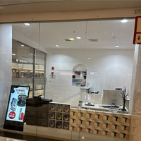 Señalización Digital LCD 4K UHD Móvil para Exteriores, 2500 Nits de Brillo, Grado Industrial, Ruedas con Bloqueo, Alimentación por Batería, Publicidad