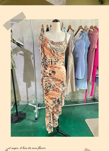 เสื้อผ้าขายส่งลดราคา เสื้อยืดลำลองสำหรับผู้หญิง แพ็คเกจแบบคละแบบ จัดส่งแบบสุ่ม สินค้าคงคลังเสื้อผ้า - Product Image 5