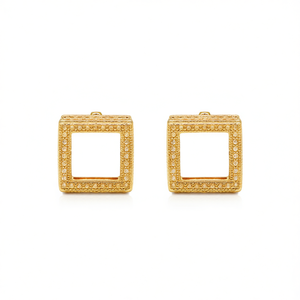 Boucles d'oreilles clous carrées dorées E3152, micro-incrustations géométriques, en alliage de zinc, bijoux unisexes classiques et tendance - Product Image 1