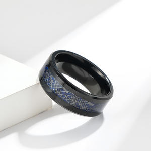 Bague de mariage et de fiançailles pour homme en acier tungstène classique rétro de 8 mm avec motif géométrique en fibre de carbone - Product Image 3