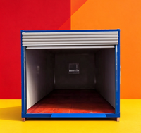 Maisons préfabriquées en conteneurs OEM personnalisées, garage en conteneurs avec rampe de chargement et porte à enroulement pour le stockage d'équipements sur site