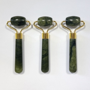 Rouleau facial en jade Xiuyan vert le moins cher, réduit les rides, ensemble rouleau et guasha en jade - Product Image 2