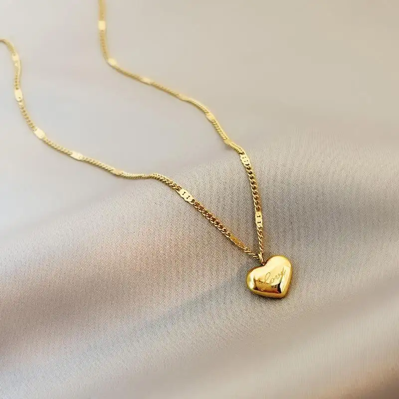 2023 New Women Titanium Steel Jewelry Elegant Peach Heart Necklace Stainless Steel Love Necklace