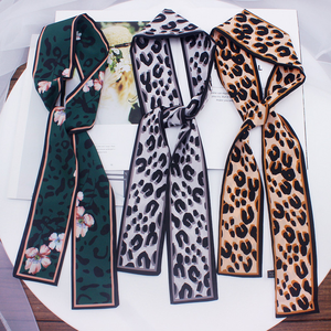 Donne Femminile Della Stampa Del Leopardo Sciarpa di Seta Piccolo Sacchetto della Maniglia Nastri Fazzoletto Da Collo Testa Avvolge Le <span class=keywords><strong>Sciarpe</strong></span> - Product Image 1