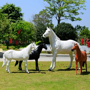 H001, escultura de caballo FRP personalizada, paisaje urbano, distrito comercial al aire libre, estatuas artesanales de ocio, artesanías de resina estética - Product Image 2