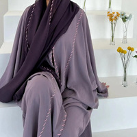 Ensemble Modeste Élégant de Vêtements Islamiques en Soie Satinée : Abaya à Col Ouvert et Robe Hijab Style Dubaï pour Femmes, Anti-Boulochage, Vente en Gros