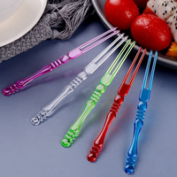 Hoogwaardige, voedselveilige, op maat gemaakte, gekleurde, mini, draagbare, wegwerp plastic vorkjes/spiesjes voor fruit en cake