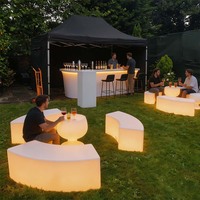 Banc courbé lumineux extérieur rustique et écologique 16 couleurs avec indice d'étanchéité IP65 pour dîners, fêtes et ensembles de tables de mariage
