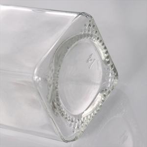 Vente en gros de salières et poivrières carrées en verre de 4oz avec couvercles argentés - Product Image 5