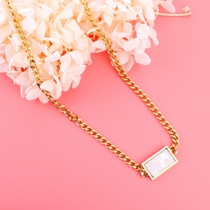 Collar con Colgante de Cadena Cubana, Diseño Nuevo y Popular del 2022, en Acero Inoxidable con Baño de Oro de 18k - Product Image 4