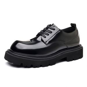 Mocassins pour hommes tendance et décontractés à bout pointu en cuir véritable, pour le bureau et les affaires, avec talon surélevé brillant et semelle épaisse - Product Image 1