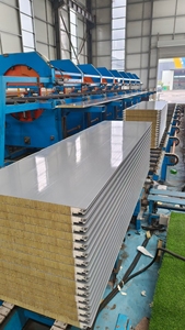 Isolation des murs et du toit Panneau sandwich en laine de roche pour murs extérieurs et chambres froides Bande de chant en polyuréthane pour salles blanches - Product Image 2