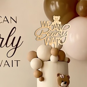 Decorazione <span class=keywords><strong>per</strong></span> Torta in Legno a Forma di Orso 'We Can Bearly Wait' <span class=keywords><strong>per</strong></span> Baby Shower, Decorazioni <span class=keywords><strong>per</strong></span> <span class=keywords><strong>Torte</strong></span> e Tavolo dei Dolci - Product Image 1