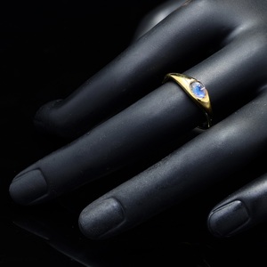 Anillo de compromiso y boda personalizable de plata de ley 925 chapado en oro con piedra lunar arcoíris, hecho a mano, engaste clásico con bisel, personalizado - Product Image 4