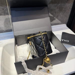 Pochette carrée de luxe pour <span class=keywords><strong>femme</strong></span> en <span class=keywords><strong>cuir</strong></span> véritable matelassé diamant, avec fermeture éclair et <span class=keywords><strong>bandoulière</strong></span> réglable, idéale pour les voyages - Product Image 2