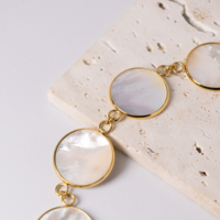 Bracelet de créateur étanche pour la plage, style bohème, en coquillages naturels, fait main, forme ronde, en acier inoxydable plaqué or 18 carats