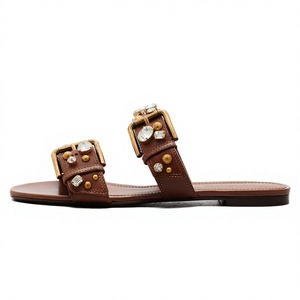 Sandali piatti personalizzati con punta tonda e doppia fibbia, <span class=keywords><strong>borchie</strong></span> in strass dorato, per <span class=keywords><strong>donna</strong></span>, all'ingrosso, taglie forti, <span class=keywords><strong>scarpe</strong></span> da festa marroni - Product Image 2