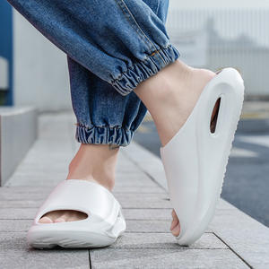 BreezeStep Erkek Özel Logolu EVA Nefes Alabilen Su Geçirmez Açık Hava Terlikleri Kaymaz Kalın Tabanlı Günlük Yazlık Terlikler - Product Image 4