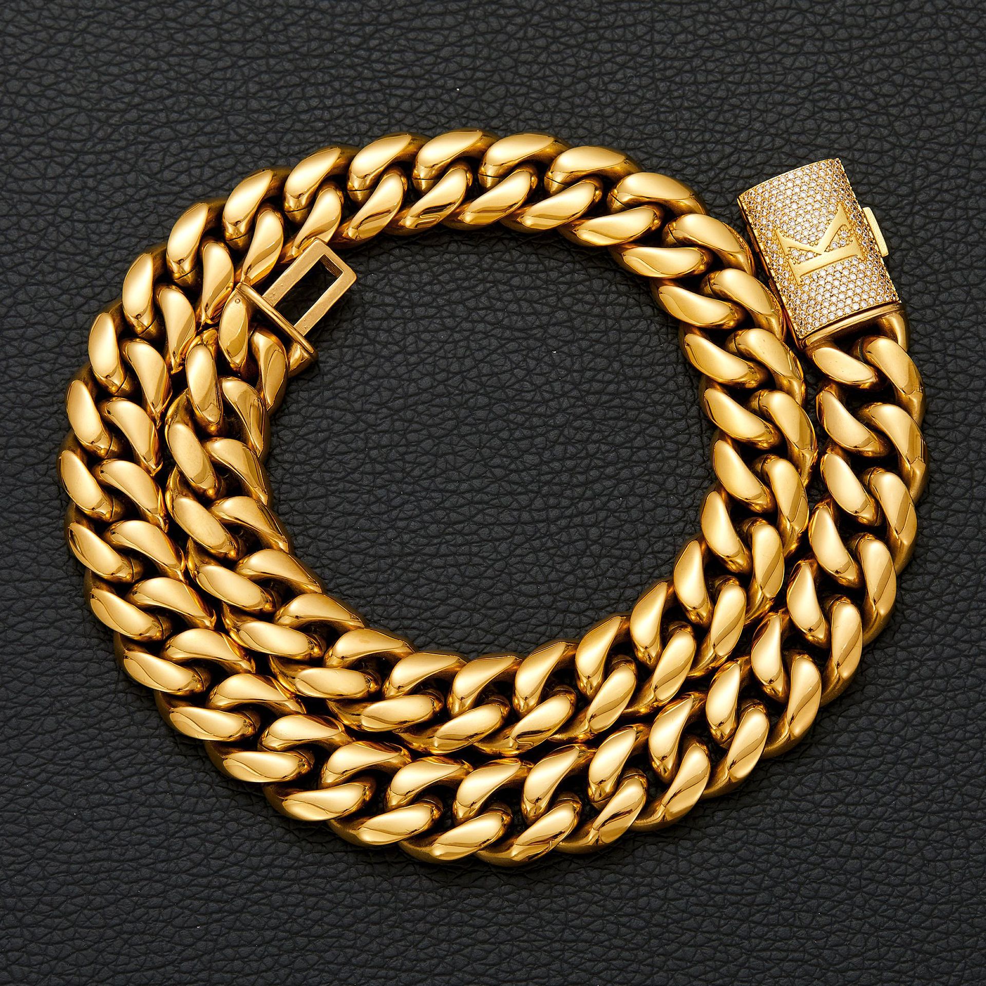 Boucle lettre dorée K
