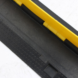 รางยางป้องกันสายไฟ Tianjiu ขนาด 100x22x3.2 ซม. พร้อมแผ่นปิด PVC สำหรับป้องกันสายไฟภายในและภายนอกอาคาร - Product Image 1
