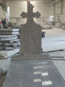 Lapide a Croce in Granito G664 Stile Europeo Monumento Rumeno per Tombe Singole e Doppie nel Cimitero - Product Image 3