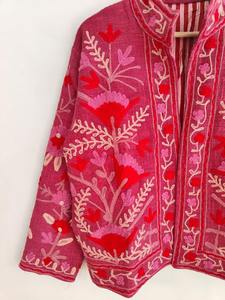 Blouson d'hiver réversible à motif floral brodé, écologique, avec extérieur 100% coton et rembourrage 100% coton - Product Image 6