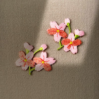 Les nouveaux patchs brodés de cerise orientale chaude en gros rose fleur Applique fer sur patch de broderie personnalisé Sakura pour t-shirt