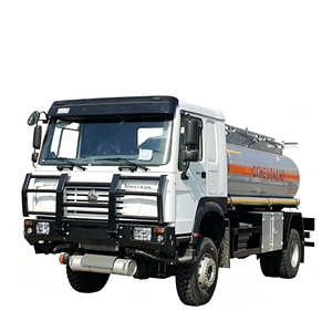 Camion cisterna fuoristrada Sinotruk HOWO 4x4, <span class=keywords><strong>autocisterna</strong></span> per carburante da miniera, <span class=keywords><strong>autocisterna</strong></span> per carburante a trazione integrale, in pronta consegna, per impieghi gravosi - Product Image 1