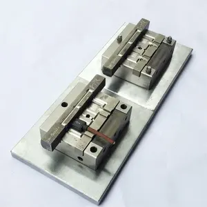 Moule d'injection vertical de machine de moulage par injection pour la fabrication de câble/cordon de raccordement d'USB