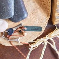 Étiquettes de sac à main en cuir personnalisées avec nom personnalisé Étiquettes en cuir véritable pour cadeau d'enfant