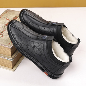รองเท้าหนังบุขนแกะสำหรับฤดูหนาวของผู้ชาย กันลื่น กันน้ำ ให้ความอบอุ่น เหมาะสำหรับคุณพ่อวัยกลางคนและผู้สูงอายุ - Product Image 4